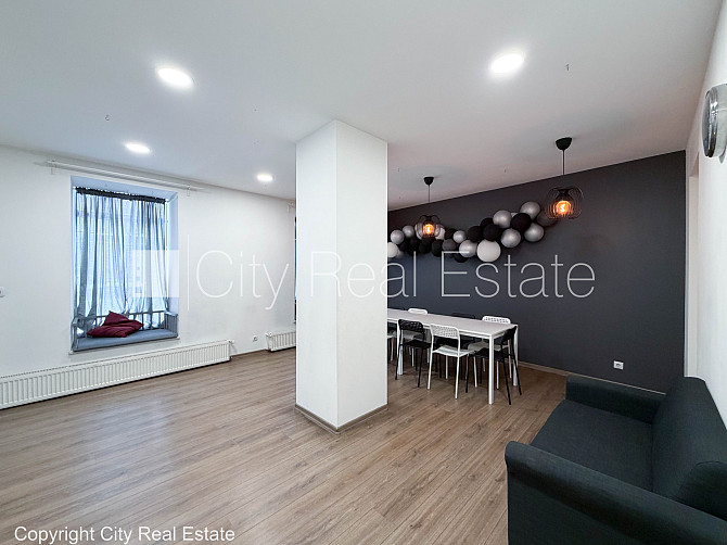 Фасадный дом, вход с улицы, окна выходят на улицу, центральное отопление, Рига - изображение 5