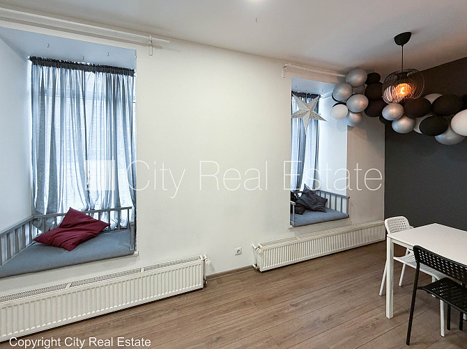 Фасадный дом, вход с улицы, окна выходят на улицу, центральное отопление, Рига - изображение 6