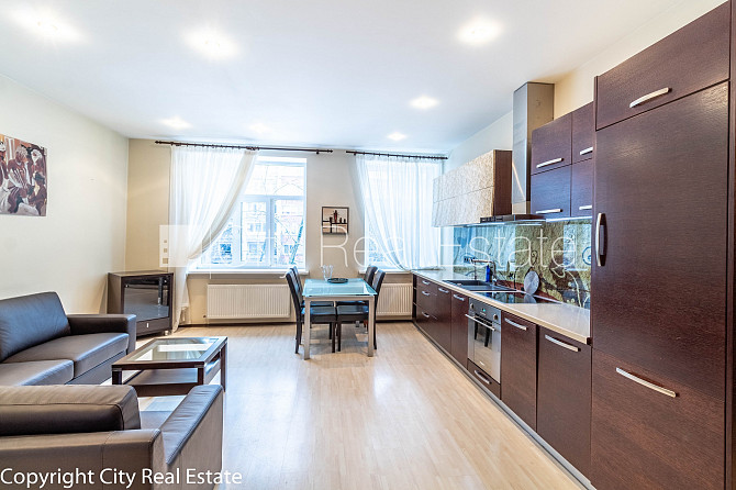 Фасадный дом, бесплатная стоянка во дворе, лестничная клетка после капитального Рига - изображение 3