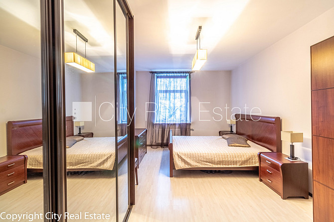 Фасадный дом, бесплатная стоянка во дворе, лестничная клетка после капитального Рига - изображение 7