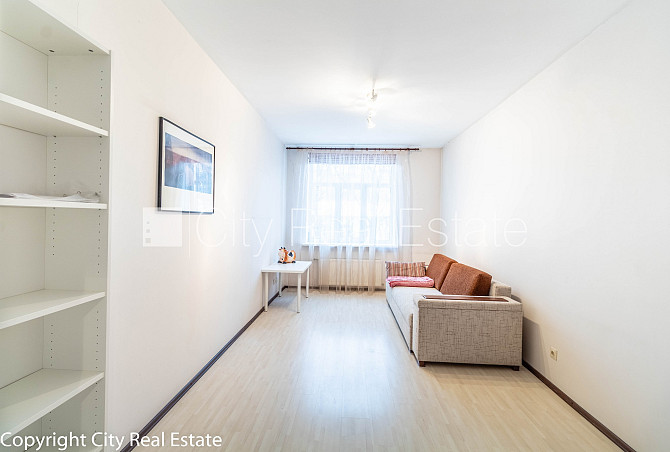 Фасадный дом, бесплатная стоянка во дворе, лестничная клетка после капитального Рига - изображение 11