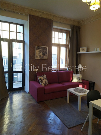 Фасадный дом, реновированный дом, вход с улицы, лифт, лестничная клетка после Рига - изображение 1