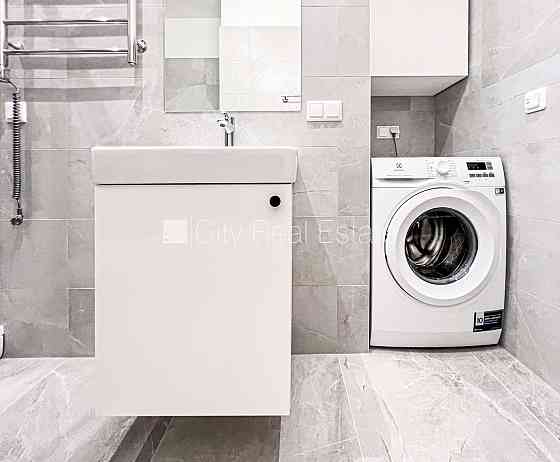 Новостройка, на подвальном этаже доступно кладовое помещение, благоустроенный Рига