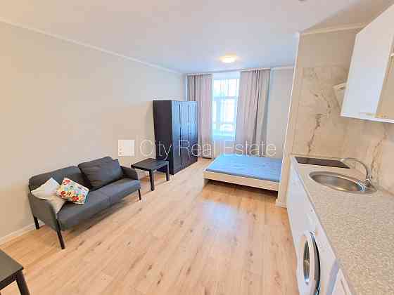 Фасадный дом, закрытый двор, возможность аренды парковки, вход с улицы, Рига