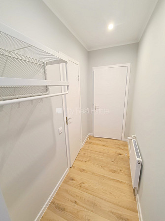 Fasādes māja, slēgts pagalms, iespēja nomāt autostāvvietu, ieeja no ielas, kāpņu telpa pēc Rīga - foto 13