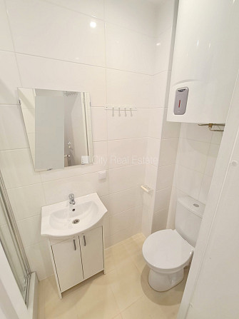 Fasādes māja, slēgts pagalms, iespēja nomāt autostāvvietu, ieeja no ielas, kāpņu telpa pēc Rīga - foto 11