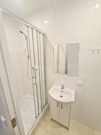 Fasādes māja, slēgts pagalms, iespēja nomāt autostāvvietu, ieeja no ielas, kāpņu telpa pēc Rīga - foto 12