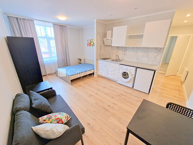 Fasādes māja, slēgts pagalms, iespēja nomāt autostāvvietu, ieeja no ielas, kāpņu telpa pēc Rīga - foto 1