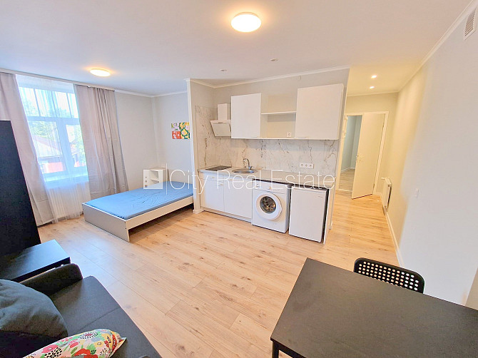 Fasādes māja, slēgts pagalms, iespēja nomāt autostāvvietu, ieeja no ielas, kāpņu telpa pēc Rīga - foto 2