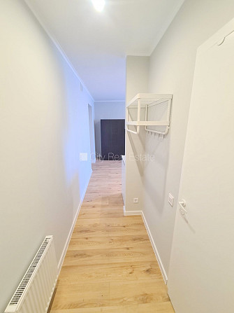 Fasādes māja, slēgts pagalms, iespēja nomāt autostāvvietu, ieeja no ielas, kāpņu telpa pēc Rīga - foto 9