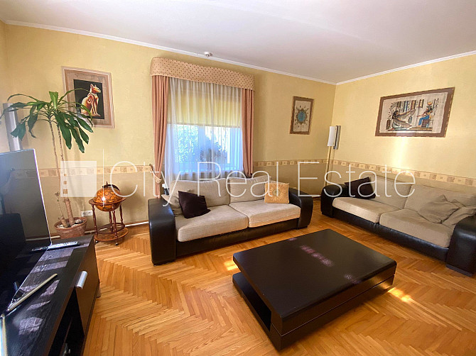 Частный дом, стены из керамзитных блоков, фасад с декоративной штукатуркой, на Рига - изображение 3