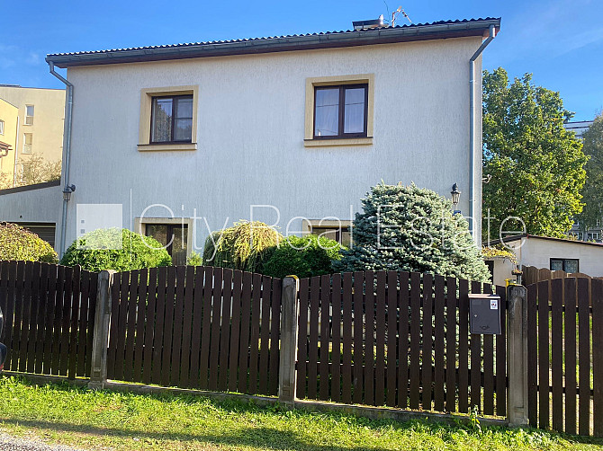 Частный дом, стены из керамзитных блоков, фасад с декоративной штукатуркой, на Рига - изображение 1