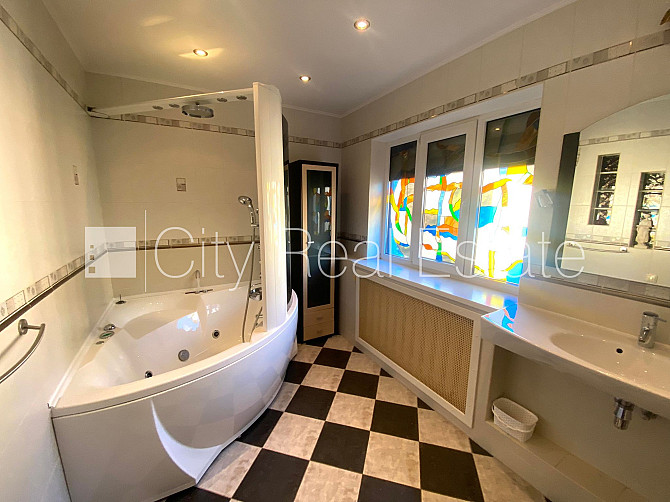 Частный дом, стены из керамзитных блоков, фасад с декоративной штукатуркой, на Рига - изображение 9