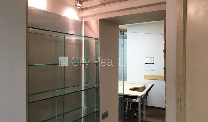 Jaunceltne, vieta automašīnai, ieeja no ielas, kāpņu telpa pēc kapitālā remonta, balkons, Rīga - foto 8