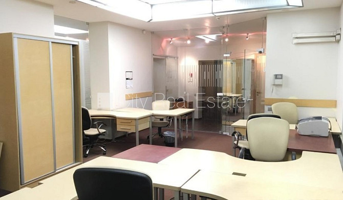 Jaunceltne, vieta automašīnai, ieeja no ielas, kāpņu telpa pēc kapitālā remonta, balkons, Rīga - foto 5