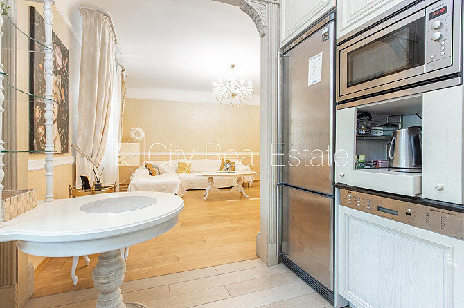 Fasādes māja, renovēta māja, vieta automašīnai, ieeja no ielas un pagalma, luksuss Rīga - foto 2