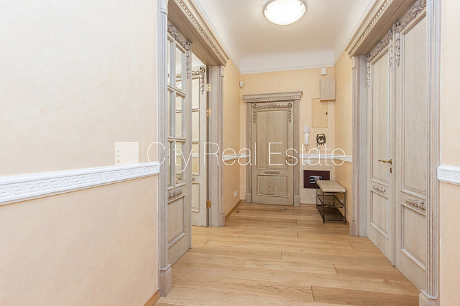 Fasādes māja, renovēta māja, vieta automašīnai, ieeja no ielas un pagalma, luksuss Rīga - foto 12