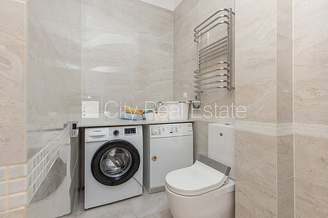 Fasādes māja, renovēta māja, vieta automašīnai, ieeja no ielas un pagalma, luksuss Rīga - foto 20