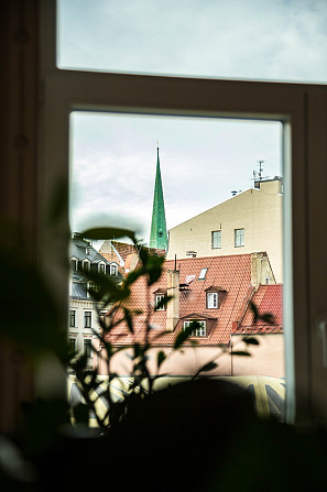 Fasādes māja, renovēta māja, vieta automašīnai, ieeja no ielas un pagalma, luksuss Rīga - foto 13