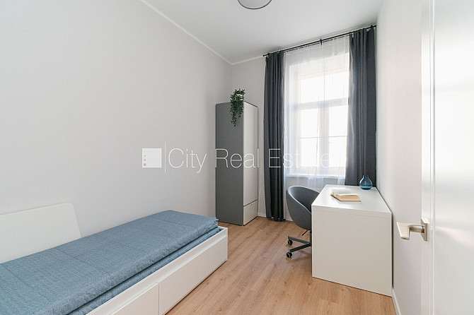 Fasādes māja, renovēta māja, ieeja no ielas, ir lifts, istabas izolētas 2 gab., studio tipa, Rīga - foto 6
