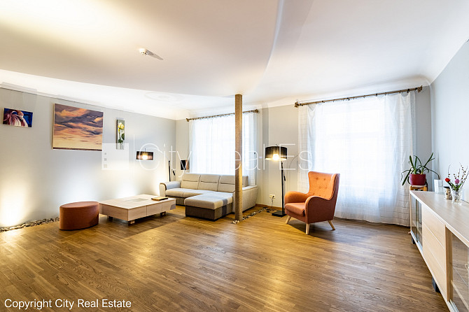 Fasādes māja, renovēta māja, ieeja no ielas, kāpņu telpa pēc kapitālā remonta, logi Rīga - foto 2