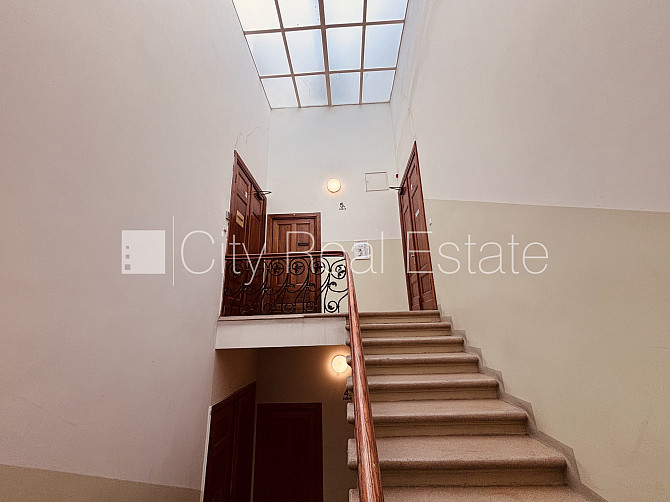 Fasādes māja, ieeja no ielas, ir lifts, kāpņu telpa pēc kapitālā remonta, balkons, sauna, Rīga - foto 14