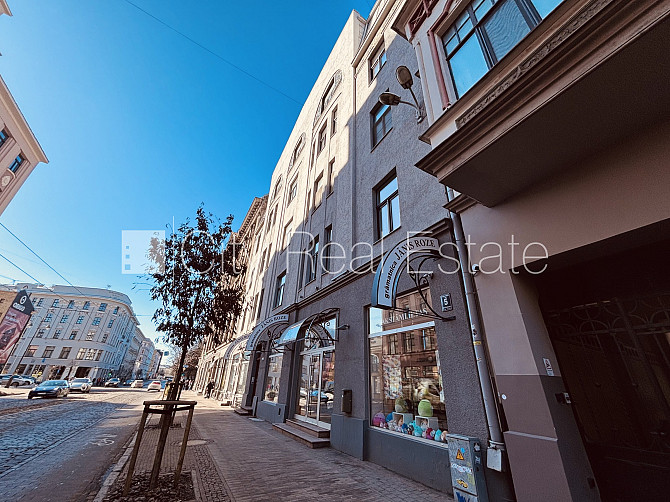 Fasādes māja, ieeja no ielas, ir lifts, kāpņu telpa pēc kapitālā remonta, balkons, sauna, Rīga - foto 17