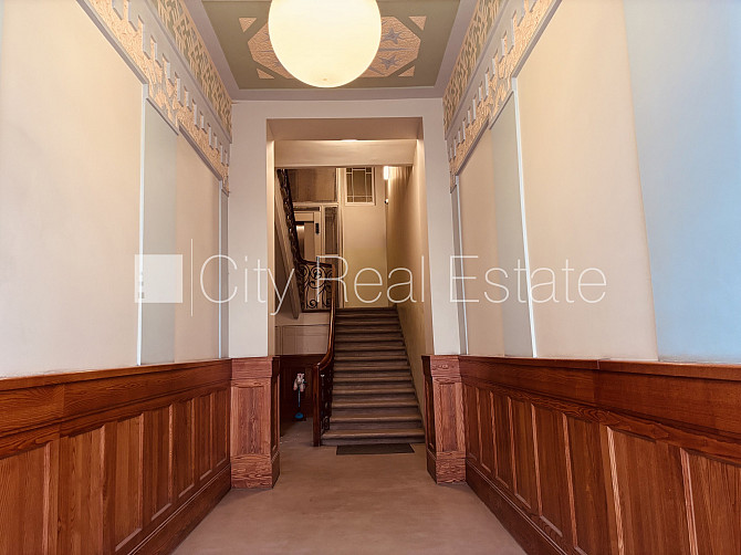 Fasādes māja, ieeja no ielas, ir lifts, kāpņu telpa pēc kapitālā remonta, balkons, sauna, Rīga - foto 16