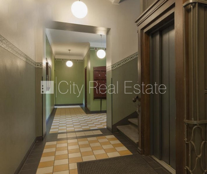 Реновированный дом, место для машины, лифт, балкон, количество спален 2 шт., Рига - изображение 9