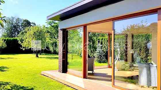 Земля в собственности, частный дом, реновированный дом, заменены инженерные Rīga