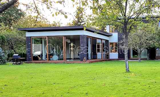 Земля в собственности, частный дом, реновированный дом, заменены инженерные Rīga