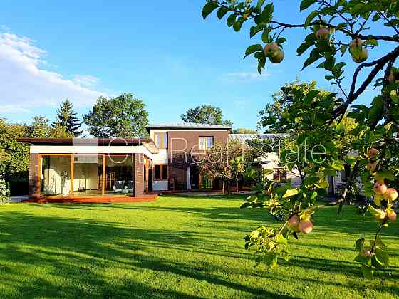 Земля в собственности, частный дом, реновированный дом, заменены инженерные Rīga