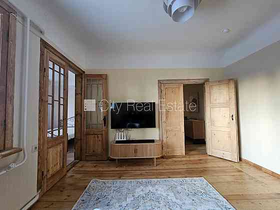 Дом во дворе, закрытый двор, место для машины, изолированные комнаты 3 шт., одна Jūrmala