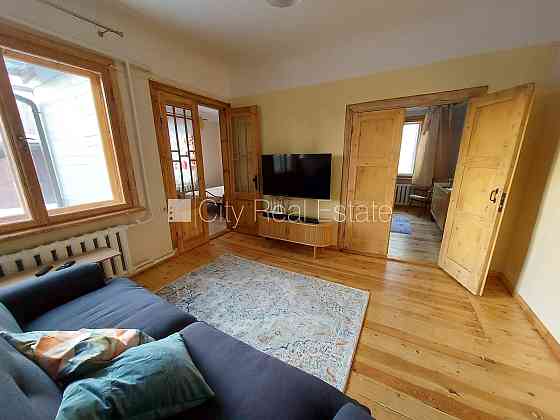 Дом во дворе, закрытый двор, место для машины, изолированные комнаты 3 шт., одна Jūrmala