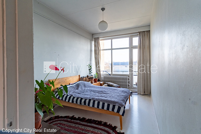 Фасадный дом, благоустроенный озеленённый двор, место для машины, вход с улицы и Рига - изображение 8