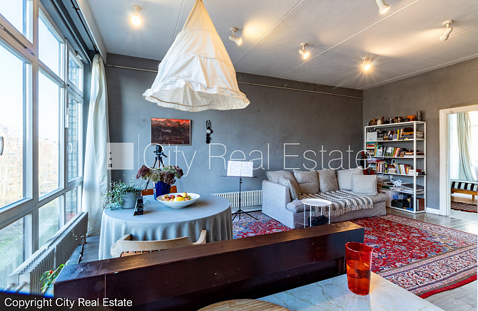 Фасадный дом, благоустроенный озеленённый двор, место для машины, вход с улицы и Рига - изображение 19