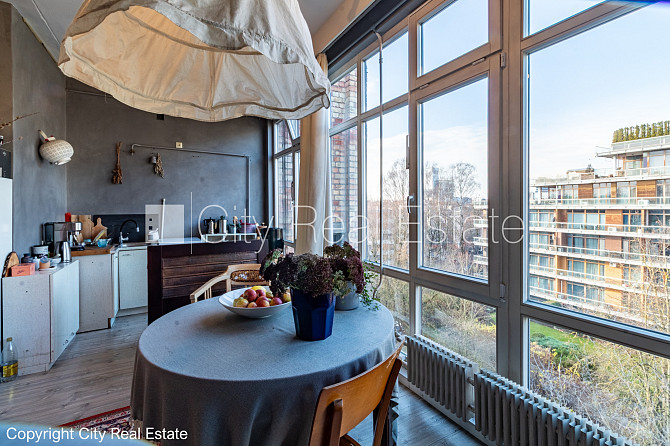 Фасадный дом, благоустроенный озеленённый двор, место для машины, вход с улицы и Рига - изображение 16