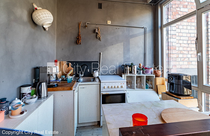 Фасадный дом, благоустроенный озеленённый двор, место для машины, вход с улицы и Рига - изображение 18