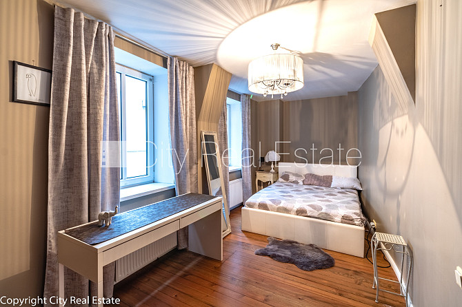 Fasādes māja, ieeja no ielas, logi vērsti mājas abās pusēs, studio tipa, virtuve apvienota ar Rīga - foto 2