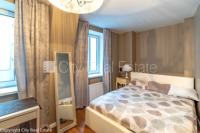 Fasādes māja, ieeja no ielas, logi vērsti mājas abās pusēs, studio tipa, virtuve apvienota ar Rīga - foto 3