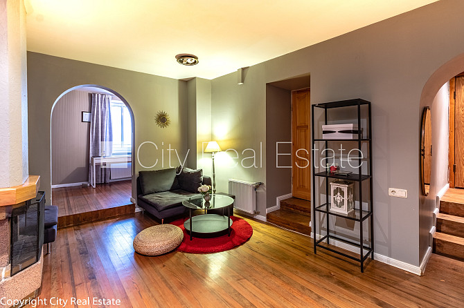 Fasādes māja, ieeja no ielas, logi vērsti mājas abās pusēs, studio tipa, virtuve apvienota ar Rīga - foto 6