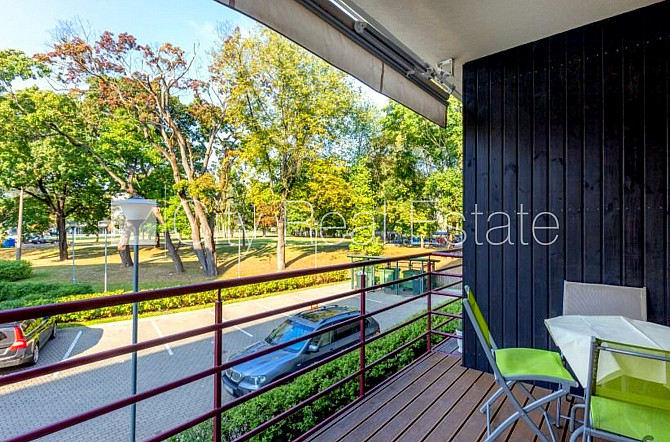 Jaunceltne, fasādes māja, labiekārtota apzaļumota teritorija, garāža vienai automašīnai, Rīga - foto 7