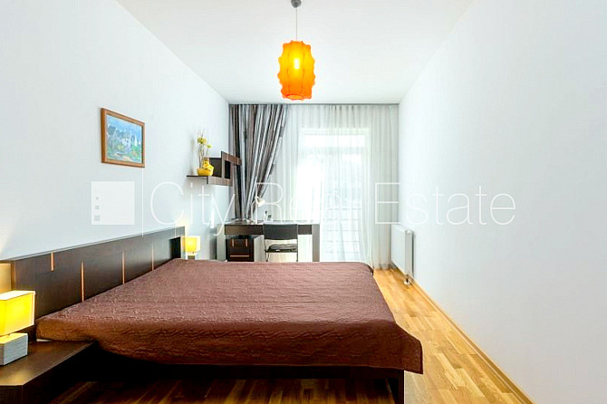 Jaunceltne, fasādes māja, labiekārtota apzaļumota teritorija, garāža vienai automašīnai, Rīga - foto 6