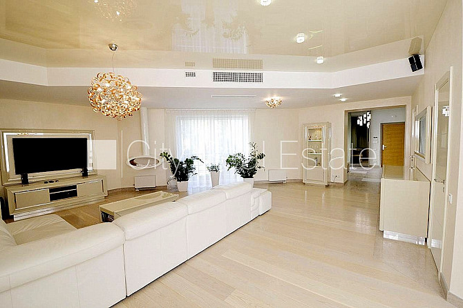 Pagalma māja, iežogota teritorija ar koka sētu, logi vērsti uz pagalma pusi, gāzes apkure, Rīga - foto 2