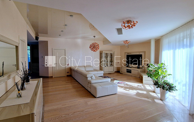 Pagalma māja, iežogota teritorija ar koka sētu, logi vērsti uz pagalma pusi, gāzes apkure, Rīga - foto 17