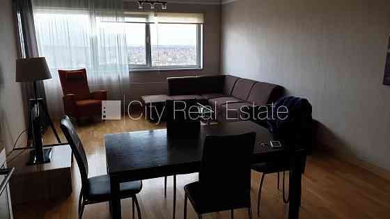 Здание во дворе, реновированный дом, территория обнесена забором, мансарда, Rīga