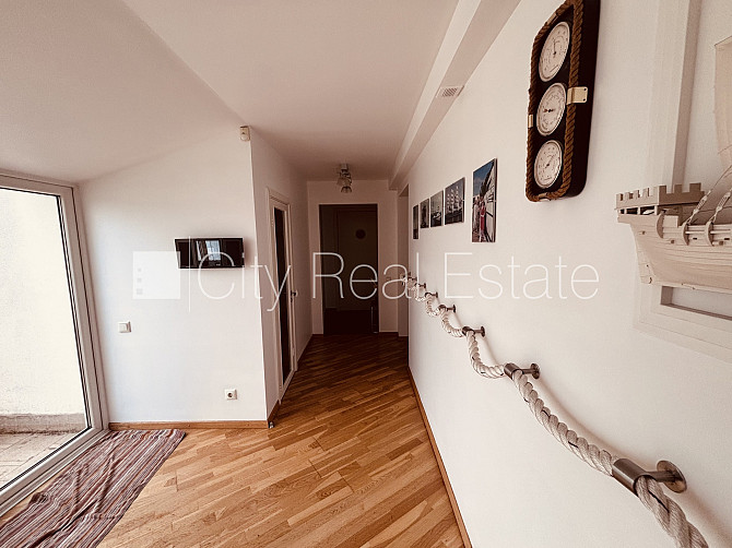 Pagalma ēka, renovēta māja, iežogota teritorija, mansards, terase, guļamistabu skaits 3 gab., Rīga - foto 12