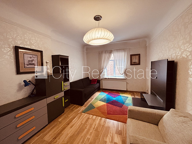 Pagalma ēka, renovēta māja, iežogota teritorija, mansards, terase, guļamistabu skaits 3 gab., Rīga - foto 10