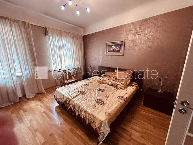 Pagalma ēka, renovēta māja, iežogota teritorija, mansards, terase, guļamistabu skaits 3 gab., Rīga - foto 11