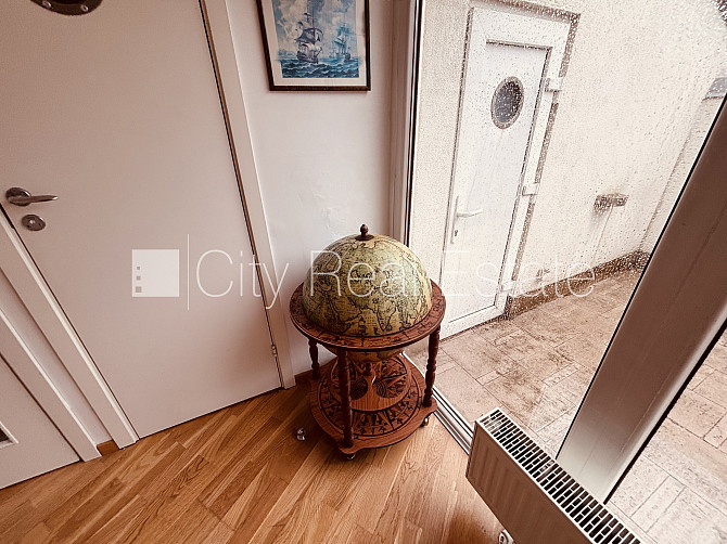 Pagalma ēka, renovēta māja, iežogota teritorija, mansards, terase, guļamistabu skaits 3 gab., Rīga - foto 16